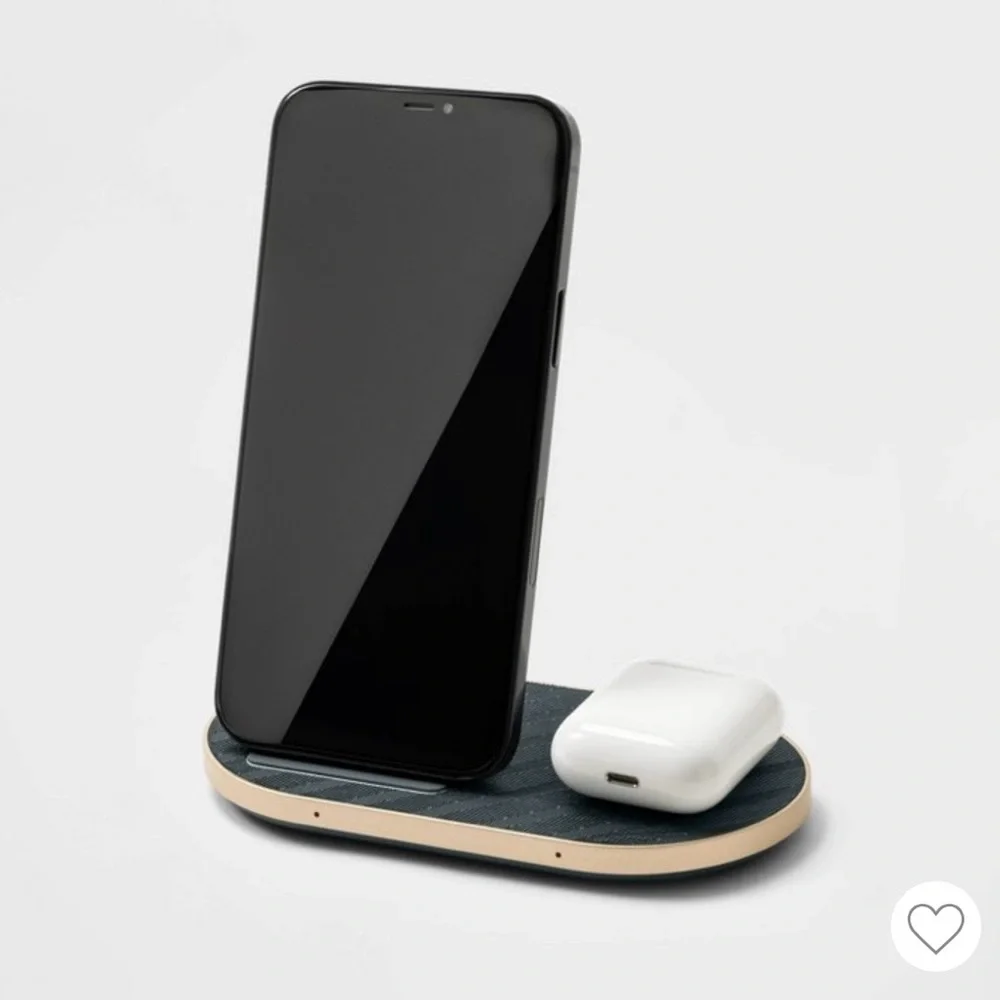 NWNT, heyday 2 in 1 charging station and phone case